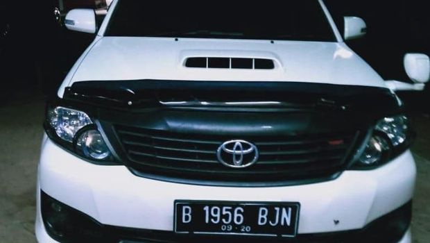 Mobil Toyota Fortuner yang digunakan para pelaku.