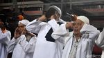 Potret 7 Muazin Kumandangkan Azan di Masjid Sang Cipta Rasa