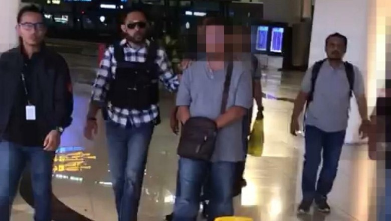 Detik-detik Penangkapan Pilot yang Ajak Rusuh 22 Mei Detik-detik Penangkapan Pilot yang Ajak Rusuh 22 Mei