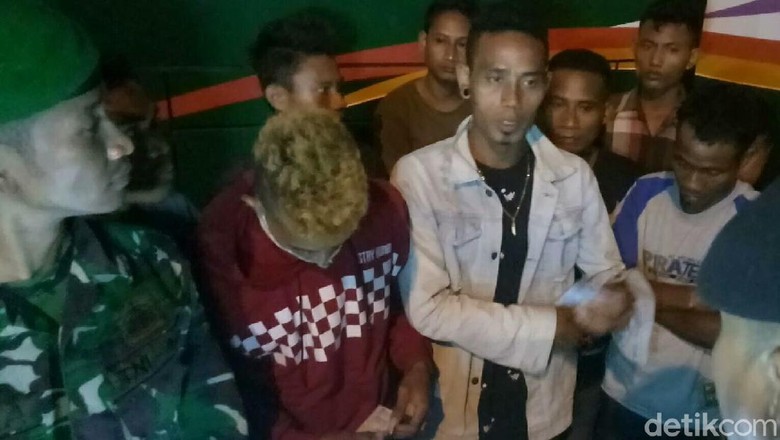26 Orang Diduga akan Ikut Aksi 22 Mei Diamankan di Penyeberangan Banyuwangi 26 Orang Diduga akan Ikut Aksi 22 Mei Diamankan di Penyeberangan Banyuwangi