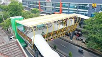 JPO memanfaatkan lampu solar, pemanfaatan air hujan yang disimpan pada ground water tank untuk menyiram tanaman. Istimewa/Kementerian PUPR.