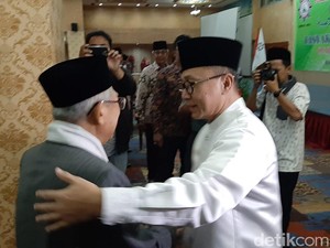 Bertemu di Bukber Perti, Zulkifli Hasan Ucapkan Selamat ke Maruf Amin