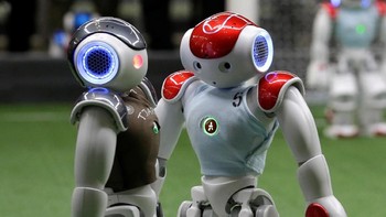 Robot tanding bola itu terjadi di ajang RoboCup Asia-Pacific Tianjin Invitational Tournament 2019. (Foto: Jason Lee/Reuters) 