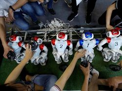 Gol! Begini Serunya Robot Main Sepakbola