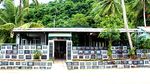 Jangan Heran, Pagar Rumah Ini Dibuat dari Tumpukan TV Bekas