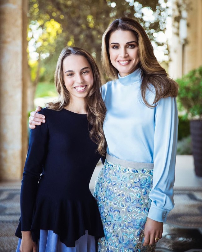 Sedangkan Putri Salma merupakan anak ketiga Raja Yordania Abdullah bin Al Hussein dan Ratu Rania. Putri Salma lahir pada 26 September 200 dan saat ini berusia 21 tahun. Foto: Dok. Instagram Queen Rania