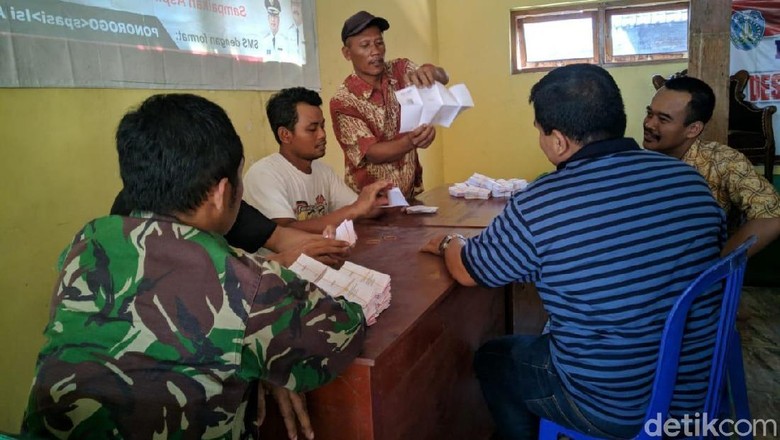 Diduga Ada Kecurangan Pilkades Desa Ini Lipat Ulang Surat Suara