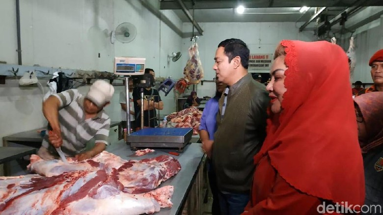 Sidak di RPH, Walkot Semarang Temukan Cacing di Hati Sapi Sidak di RPH, Walkot Semarang Temukan Cacing di Hati Sapi