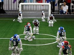 Gol! Begini Serunya Robot Main Sepakbola