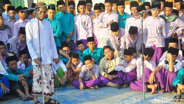 menggunakan alat sederhana untuk tentukan kiblat salat