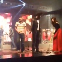 Aktris cantik Mahira Khan mencuri atensi dan memenangkan hati banyak orang karena kesederhanaan yang dimilikinya usai video dirinya mengepel lantai di suatu set acara jadi viral. Foto: Dok. Instagram @mahirakhan