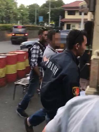 IR digiring ke Polres Jakbar usai diperiksa di Polrestabes Surabaya