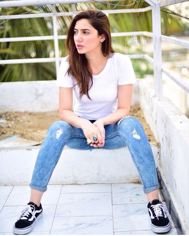 Aktris cantik berusia 34 tahun mendapatkan kepopuleran atas perannya sebagai Khirad dalam serial drama hit Hum TV Humsafar dan sejak saat itu, Mahira Khan memulai perjalanan menjadi seorang bintang.  Ia pun kini telah berkecimpung di industri perfilman Bollywood. Foto: Dok. Instagram @mahirakhan