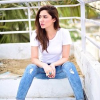 Aktris cantik berusia 34 tahun mendapatkan kepopuleran atas perannya sebagai Khirad dalam serial drama hit Hum TV Humsafar dan sejak saat itu, Mahira Khan memulai perjalanan menjadi seorang bintang.  Ia pun kini telah berkecimpung di industri perfilman Bollywood. Foto: Dok. Instagram @mahirakhan