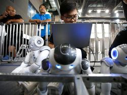 Gol! Begini Serunya Robot Main Sepakbola