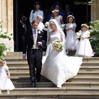 Mengikuti tradisi keluarga, Lady Gabriella mengenakan tiara bernama Russian Fringe, yang juga dikenakan oleh neneknya, HRH Princess Marina, Duchess of Kent, dan juga dipakai sang ibu, HRH Princess Michael of Kent di hari pernikahan mereka. Foto: Dok. WPA Pool/Getty Images