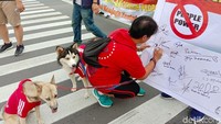 Sejumlah warga menandatangani petisi menolak gerakan people power. dok. Aliansi Mahasiswa Cinta NKRI