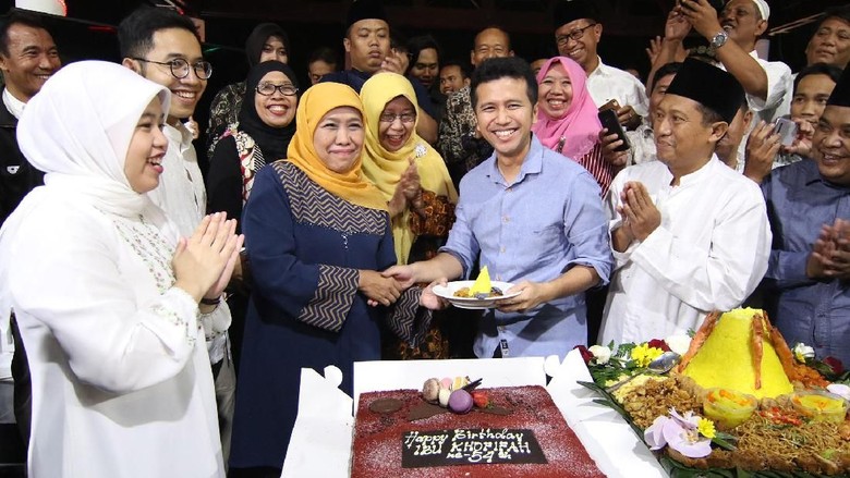 Saat Ultah ke 54, Khofifah Disebut Pemimpin 3 Zaman oleh Emil Dardak Saat Ultah ke 54, Khofifah Disebut Pemimpin 3 Zaman oleh Emil Dardak