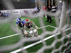 Gol! Begini Serunya Robot Main Sepakbola