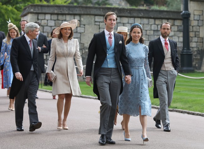 Thomas Kingston, sang mempelai pria sebenarnya sudah tak asing dengan keluarga kerajaan Inggris. Ia adalah mantan kekasih Pippa Middleton, adik dari Kate Middleton. Jelas hubungan keduanya tetap baik, Pippa Middleton dan suaminya turut hadir sebagai tamu di Royal Wedding ini. Foto: Dok. WPA Pool/Getty Images