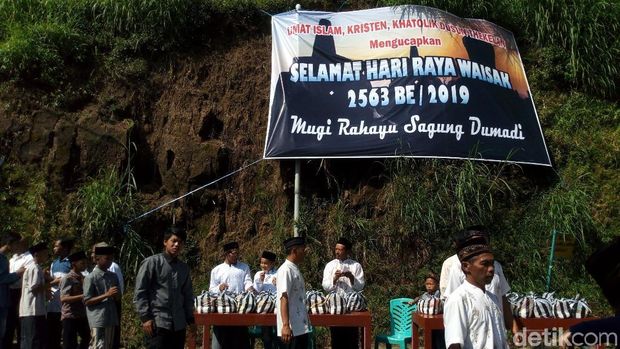 Indahnya Keberagaman Saat Perayaan Waisak di Lereng Merbabu