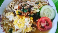Selain dimasak dalam kuah, telur ayam juga bisa dijadikan topping mie godog berupa telur goreng atau poached egg. Foto : Instagram @