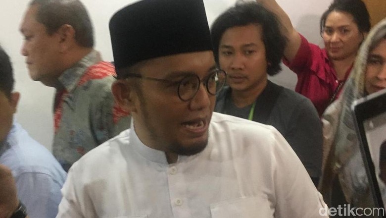 Dahnil: Silakan Jokowi Silaturahmi, tapi Prabowo Tak Ingin Lobi-Lobi Politik Dahnil: Silakan Jokowi Silaturahmi, tapi Prabowo Tak Ingin Lobi-Lobi Politik