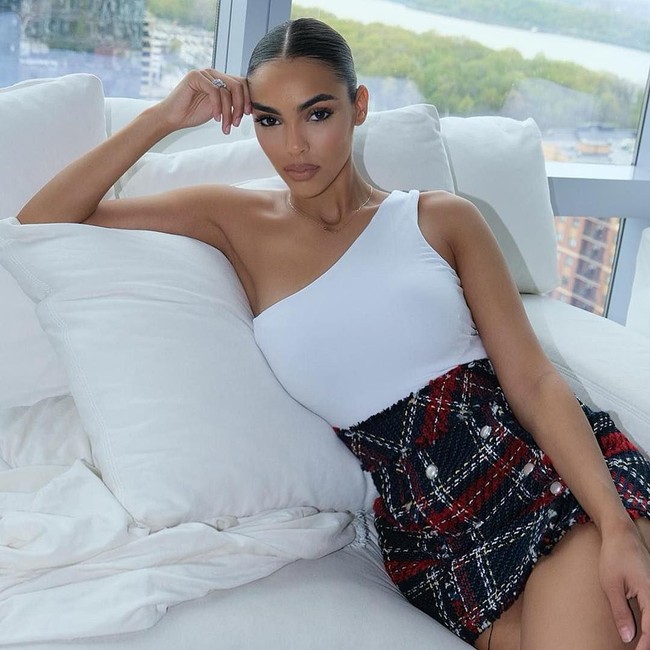 Wanita 24 tahun itu sukses menyentuh para wanita muslim, terutama wanita Arab dengan karakternya. Sebagai seorang model muslim, Sandra pun menyuarakan bahwa wanita muslim bisa mengejar cita-citanya.  Foto: Instagram