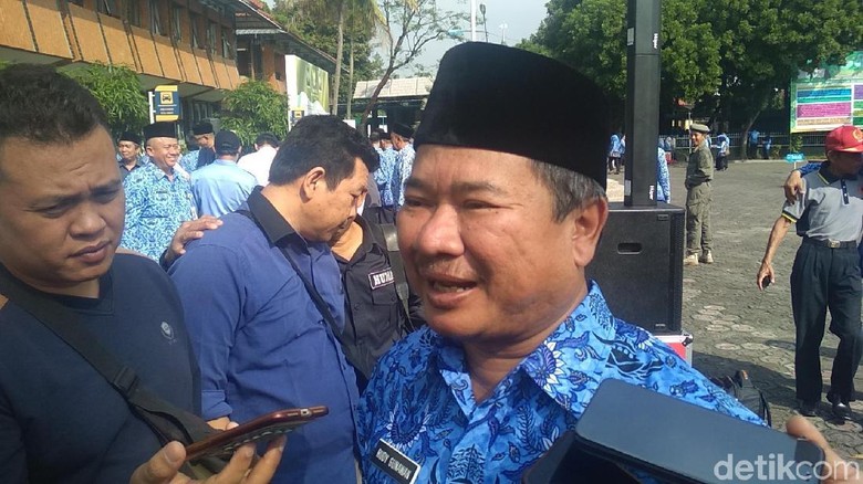 Bupati Garut Ancam Pecat PNS yang Ikut Aksi 22 Mei di Jakarta Bupati Garut Ancam Pecat PNS yang Ikut Aksi 22 Mei di Jakarta