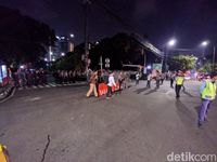 Rekapitulasi Sisakan 2 Provinsi, Lalu Lintas Depan KPU Ditutup