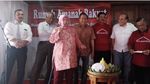 Ngopi Bareng Andi Arief hingga Ngemil Tahu, Kulineran Ferdinand Hutahaean