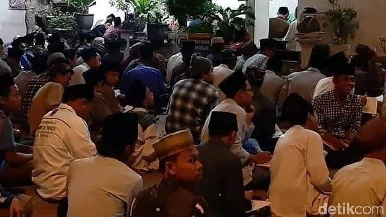 PP Tambakberas Respons Klaim Gus Aam Soal 10 Ribu Warga akan ke Jakarta PP Tambakberas Respons Klaim Gus Aam Soal 10 Ribu Warga akan ke Jakarta