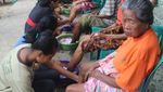 Momen Waisak yang Merekatkan Keluarga di Lombok