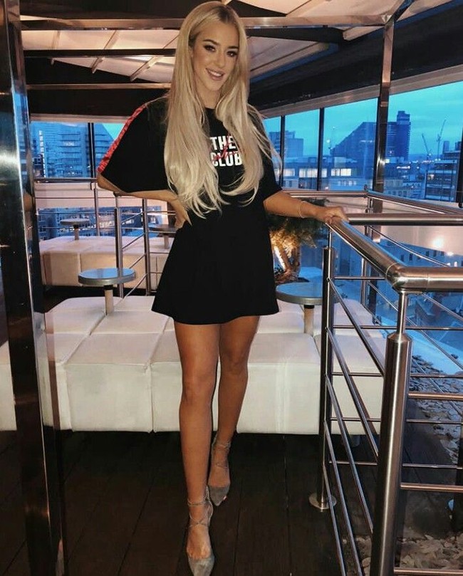 Dari kecil tampaknya Taylor sudah hidup hedon. Wanita bermata biru ini pun kerap kali menunjukkan gaya liburannya yang fantastis. Dari liburan bintang lima di Dubai sampai menghabiskan musim panas di Barbados. Foto: Dok. Instagram