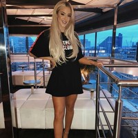 Dari kecil tampaknya Taylor sudah hidup hedon. Wanita bermata biru ini pun kerap kali menunjukkan gaya liburannya yang fantastis. Dari liburan bintang lima di Dubai sampai menghabiskan musim panas di Barbados. Foto: Dok. Instagram