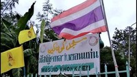 Plang nama Masjid Khon Kaen. Waktu berbuka puasa di Khon Kaen sekitar pukul 18.30. Acara di masjid diakhiri dengan salat tarawih berjamaah. (Nurhadi Eko Firmansyah/Istimewa)
