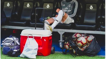 Yang ini mengulas fakta Zidane sama sekali tidak memainkan Gareth Bale yang setia duduk di bench. (Foto: Internet/Twitter)