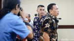 Ekspresi Sekjen dan Bendahara KONI Saat Divonis Hakim Tipikor