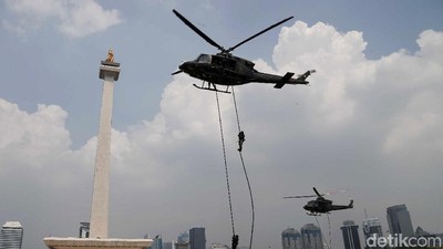 TNI Pamer Teknik Fast Roping untuk Pengamanan 22 Mei