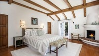 Ada tiga kamar tidur di rumah ini. Berikut penampakan salah satunya. Istimewa/mansionglobal.
