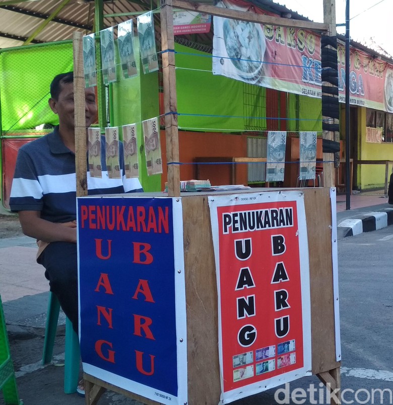 MUI Jabar Haramkan Jasa Penukaran Uang Pinggir Jalan MUI Jabar Haramkan Jasa Penukaran Uang Pinggir Jalan