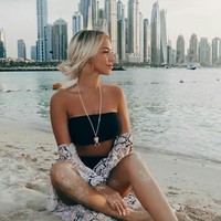 Liburan kelas bintang lima di Dubai sampai pamer barang fashion mewah menjadi aktivitas Taylor Ward yang ditonjolkan di Instagramnya. Seperti dikutip The Sun, pesona cantiknya dengan kehidupan hedonnya menjadi tipikal WAGs (wife and girlfriends) atau pasangan pemain bola. Foto: Dok. Instagram