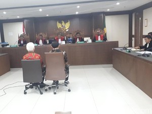 Terbukti Suap Pejabat Kemenpora, Sekjen KONI Divonis 2 Tahun 8 Bulan Bui