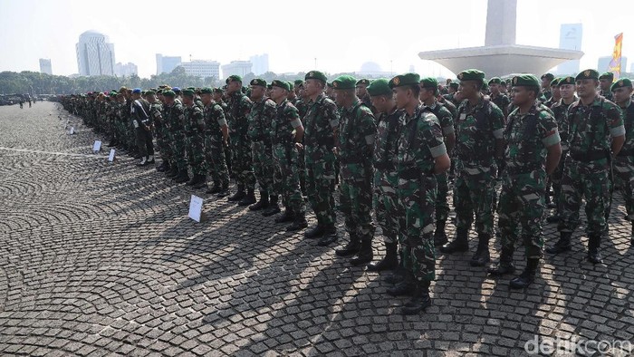 Pasukan TNI menggelar apel pengamanan. Apel itu dilakukan untuk mempersiapkan pengamanan jelang rekapitulasi suara Pemilu serentak 2019 pada 22 Mei mendatang.