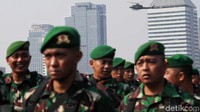 Sejumlah pasukan TNI mengikuti apel pengamanan untuk bersiaga jelang pengumuman rekapitulasi suara yang akan diselenggarakan KPU pada 22 Mei mendatang.