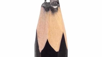 Dia adalah Salavat Fidai, seniman asal Rusia yang terkenal dengan kemampuannya mengukir pensil dengan hasil karya yang memukau. (Foto: Instagram/salavat.fidai)