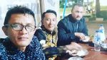 Ngopi Bareng Andi Arief hingga Ngemil Tahu, Kulineran Ferdinand Hutahaean