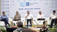 Dirjen Bina Marga Sugiyartanto, Operasional Polri, Kombes Benyamin, Menteri Perhubungan Budi Karya Sumadi, Operasional Polri, anggota Badan Pengelola Jalan Tol (BPJT) Agita Widjajanto dan Direktur Jendral Ketenagalistrikan Kementerian ESDM Rida Mulyana memberikan pemaparan dalam diskusi yang bertemakan Mudik Aman dan Lancar di Gedung kominfo, Jakarta, Senin (20/5/2019).