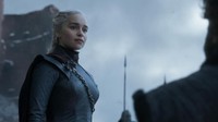 Daenerys atau Emilia Clarke akan tampil menjadi agen FBI di Above Suspicision dan memerankan tokoh Elizabeth Barret Browning di Let Me Count the Ways.  Dok. HBO