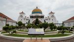 Foto: Masjid Terapung di Selat Terpanjang Dunia